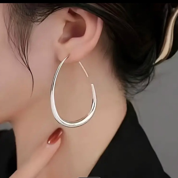 14K Gold Plated drop shaped earrings, easy to put on, - Picture 4 of 5